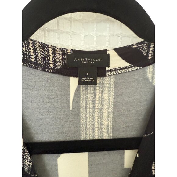 Ann Taylor Long Sleeve Wrap Dress with Tie Waist - Small - Picture 5 of 6